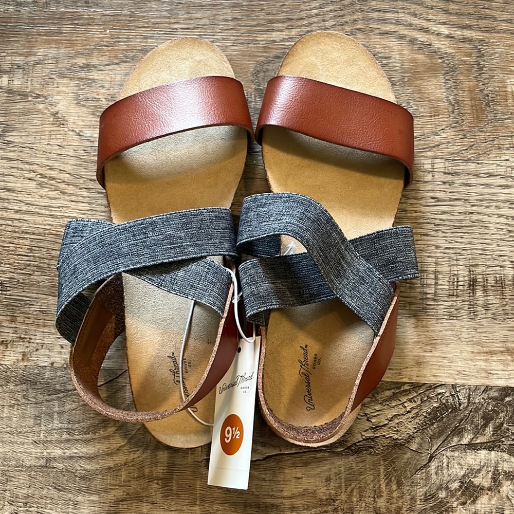 NWT UNIVERSAL THREAD Birk Style Sandals